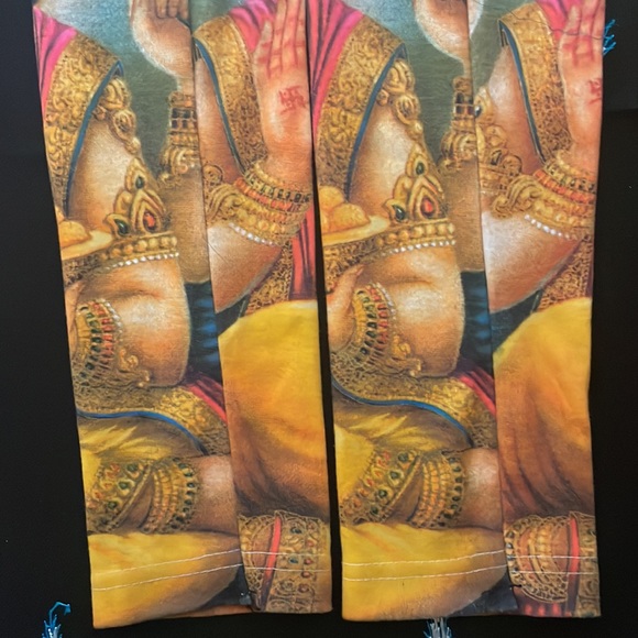 Sleeves - yellow pair worn once, X-Mas themed never worn. Fun way to keep warm! - Picture 12 of 14